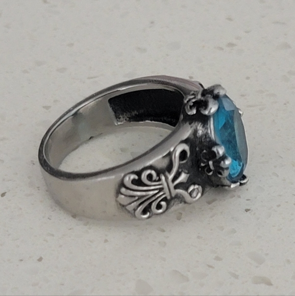 Size 12 Beautiful Blue Ring - Picture 5 of 5